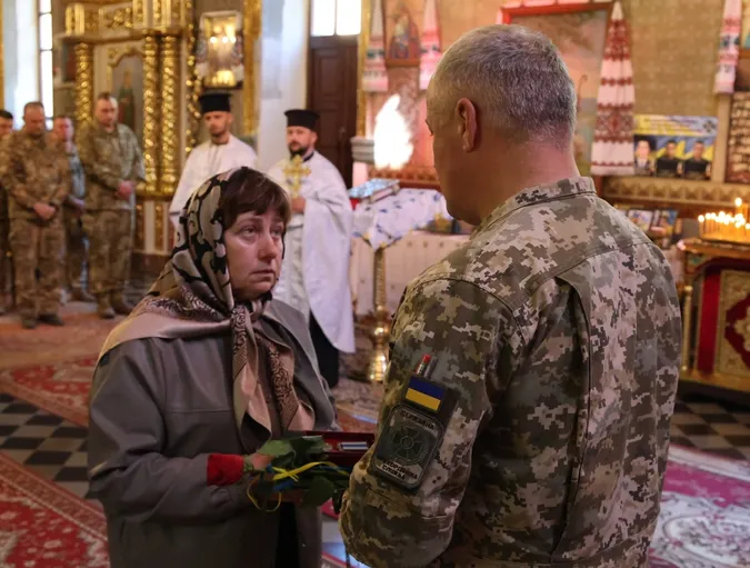 На Волині родинам полеглих прикордонників вручили державні нагороди (фото)