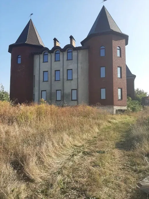 За Луцьком продають готельно-розважальний комплекс (фото)