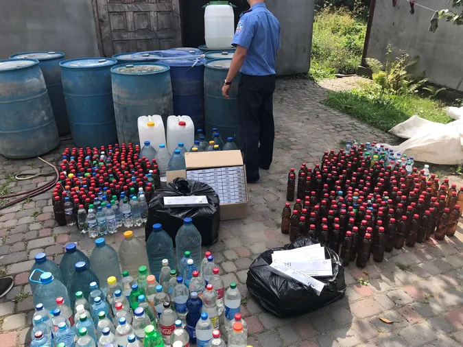 2 тисячі літрів спирту і більше тисячі пачок сигарет: у ковельчанина знайшли фальсифікат