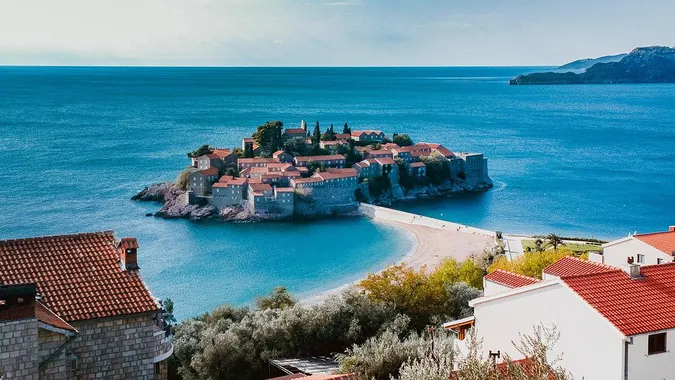 Чорногорія відкриває кордони для українців