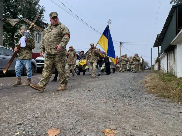 Довго вважався зниклим безвісти: на Волині попрощалися з воїном Віталієм Бречком (фото)