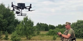 «З неба видно більше»: як прикордонник з Волині охороняє кордон за допомогою дронів (фото)