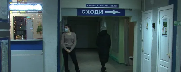 У луцькій поліклініці вже місяць не працюють ліфти (фото, відео)