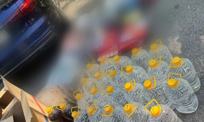 У 19-річного водія під Луцьком знайшли бутлі зі спиртом і «ліві» сигарети (фото)