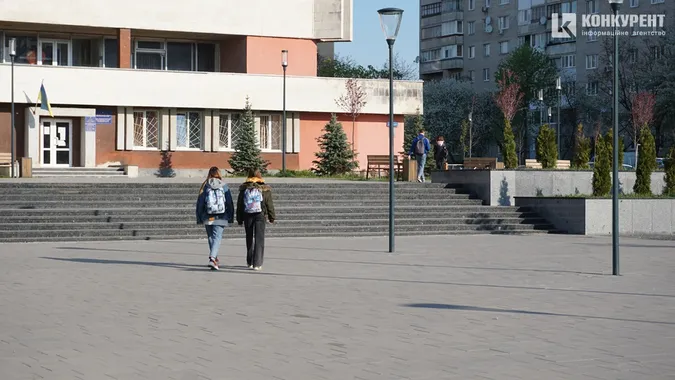 Сонце, квіти і коти: Луцьк заполонила справжня весна (фото)