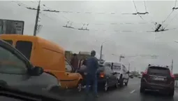 У Луцьку на шляхопроводі біля «Там Таму» – масштабна аварія (фото, відео)