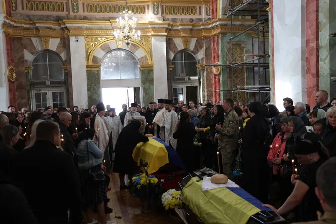 У Луцьку попрощалися із загиблими захисниками Олександром Махновцем та Валерієм Максимчуком (фото)
