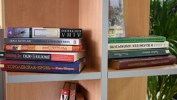 У луцькому ЦНАПі з'явилася поличка для обміну книгами (фото)
