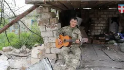 Волинський тероборонівець між виходами «на нуль» заспівав для мам власну пісню (відео)