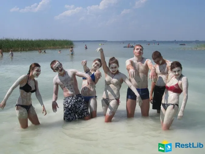 Цілюща біла глина на Світязі: чому по неї їдуть з усіх куточків країни (фото)