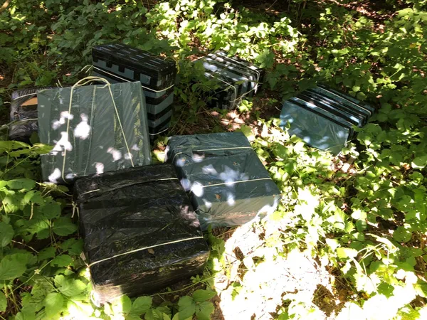 На Волині контрабандисти «попали» на 30 ящиків сигарет (фото)