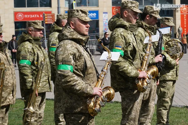 Луцьк на колінах: попрощалися з двома полеглими Героями (фото, відео)