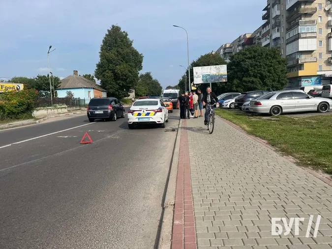 У Володимирі бус протаранив легковик і втік з місця ДТП (фото)