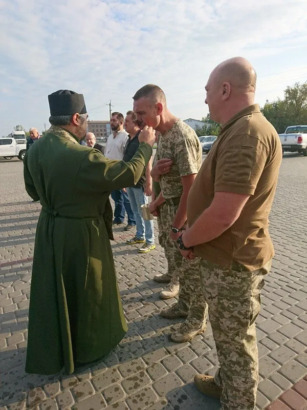 Допомога з тилу: благодійники придбали для 14-ї бригади авто (фото)