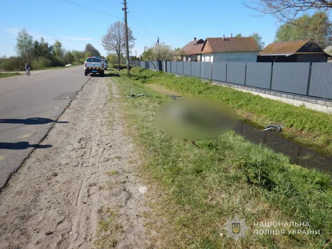 На Волині – смертельна ДТП: хлопець на мотоциклі з'їхав у кювет (фото)