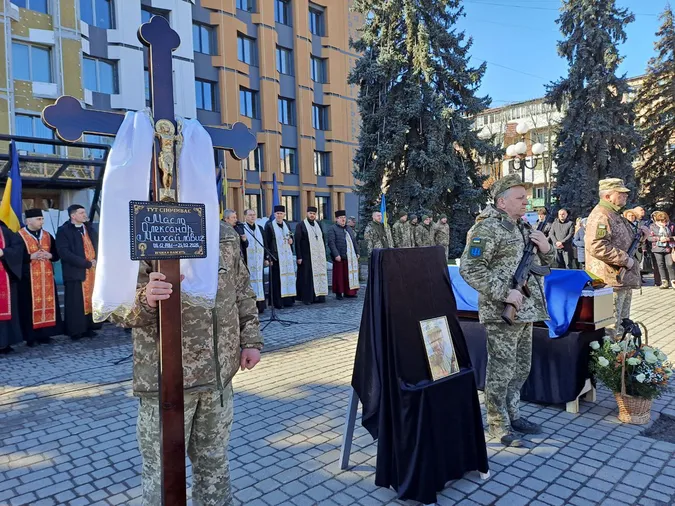 Ковельська громада попрощалася з воїном Олександром Маслом (фото)