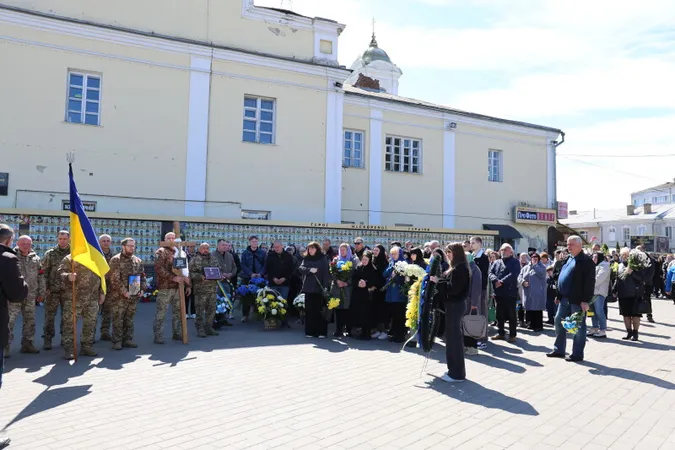 У Луцькій громаді попрощалися з Героєм Олександром Коханюком (фото)