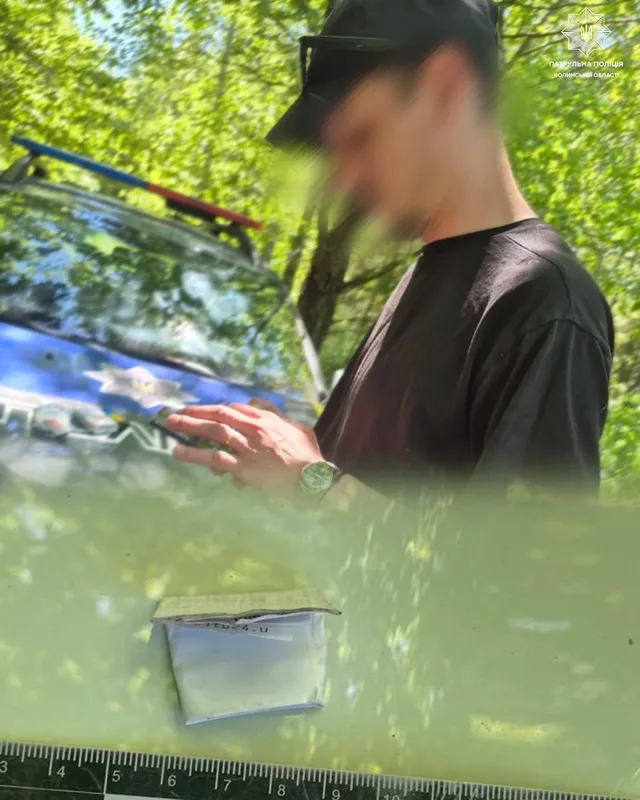 Нервував при появі поліції: під Луцьком затримали чоловіка з наркотиками