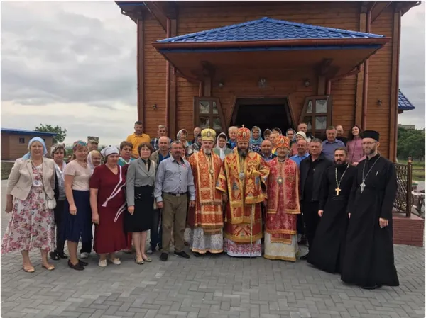 Владика Михаїл відслужив Богослужіння та посадив дерева у Волновасі (фото)
