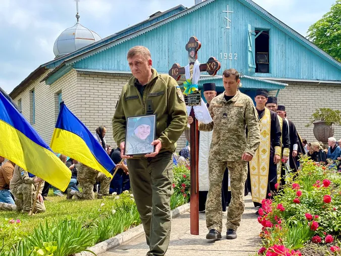 Загинув на Донеччині:  у Нововолинську прощалися з Героєм Олександром Старжинським (фото)