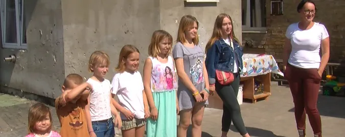 Багатодітна мама в Луцьку попросила в Зеленського квартиру (відео)