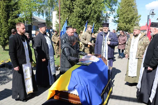 На Волині попрощалися із Героєм Василем Фаринюком (фото)