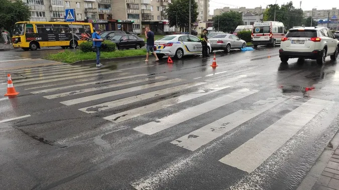 Повідомили деталі смертельної аварії на проспекті Соборності у Луцьку (фото, відео)