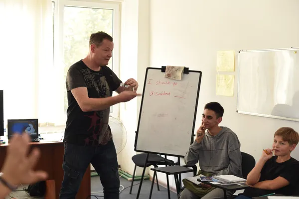 До сімейного клубу англійської мови, що у «Промені», завітає викладач з Великобританії*