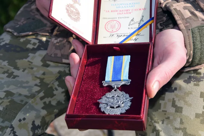 Волинських прикордонників «Бухгалтера» і «Третього» відзначили медалями (фото)
