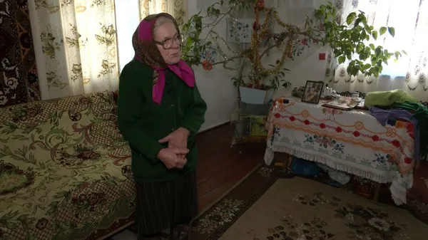 «Люблю коло них ходити»: 85-річна волинянка доглядає за сімома коровами (відео)