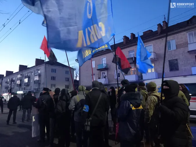 З волинкою та барабанами: у Луцьку пройшов «Марш правих традицій» (фото, відео)