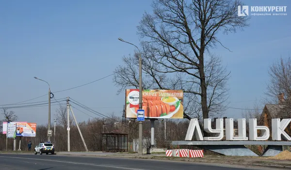 Карантинна весна у Луцьку: маски, черги і малолюдні вулиці (ФОТО)