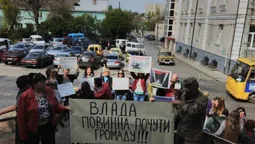 Перед будівлею Луцькради – мітинг (фото) (ОНОВЛЕНО)