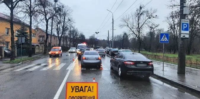 У центрі Луцька рівнянин на Audi збив жінку на переході (фото)