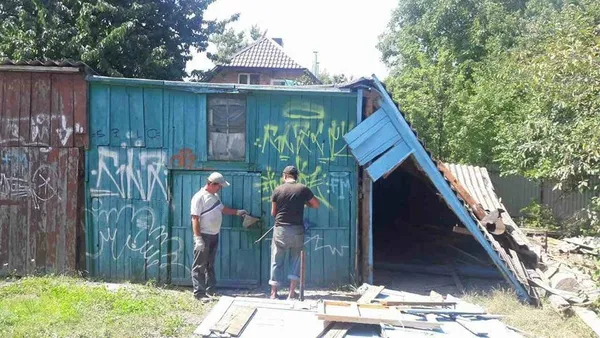 На 8-го Березня в Луцьку знесли гаражі та сараї (фото)