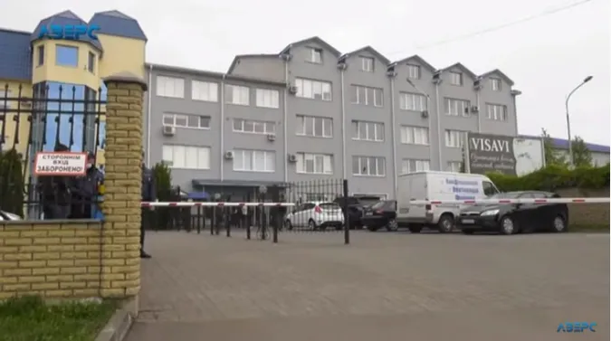 Черги за робочими візами у Луцьку: волиняни збираються за кордон