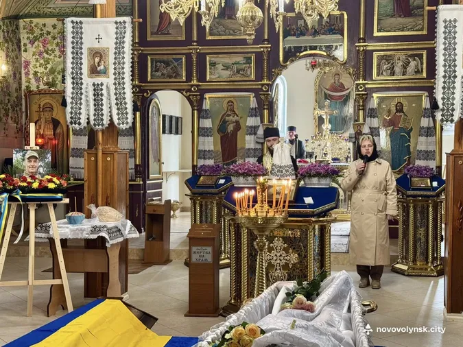 У громаді на Волині назавжди попрощалися з Героєм Борисом Сазоніком (фото)