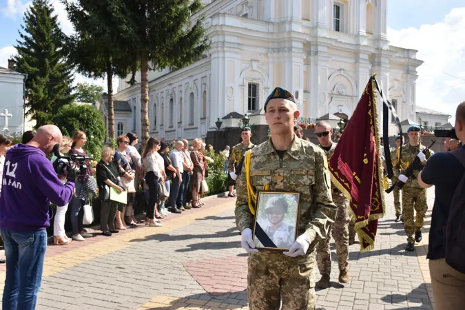 У Луцьку попрощалися з бійцем, який загинув на Сході п’ять років тому (фото)