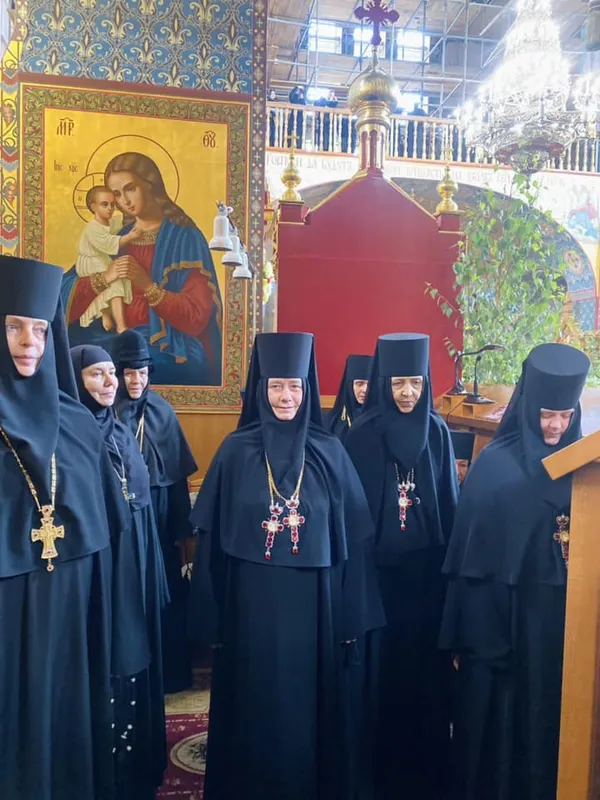 Ігуменя з Зимного кланялась та вітала московського владику Онуфрія (фото)