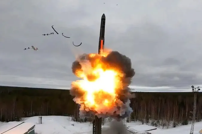 Російський блогер закликав ударити «Орєшніком» по Волині (відео)