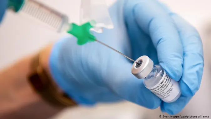 В ЄС до кінця літа хочуть вакцинувати від COVID-19 всіх охочих