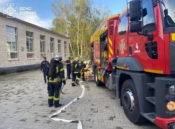 У закладі освіти в Ковелі працювали пожежники і медики: що сталося (фото)