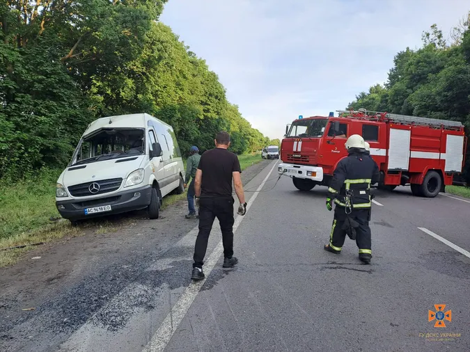 Під Луцьком зіткнулися МАЗ і пасажирський автобус – тринадцять потерпілих (фото)