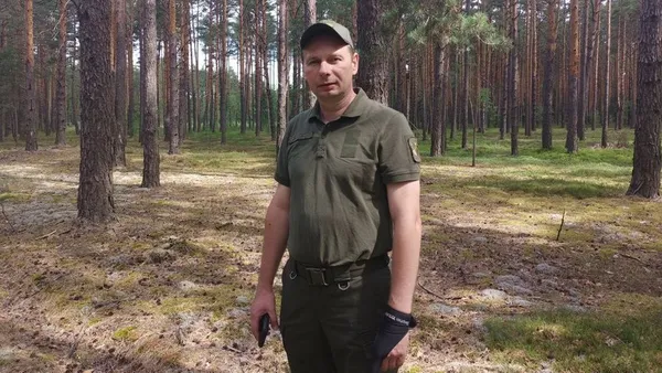 Тяжка праця, але заробити можна: як на Волині збирають чорниці (фото, відео)
