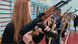 Студентів у Луцьку вчили керувати дроном, тримати автомат у руках і надавати меддопомогу (фото, відео)