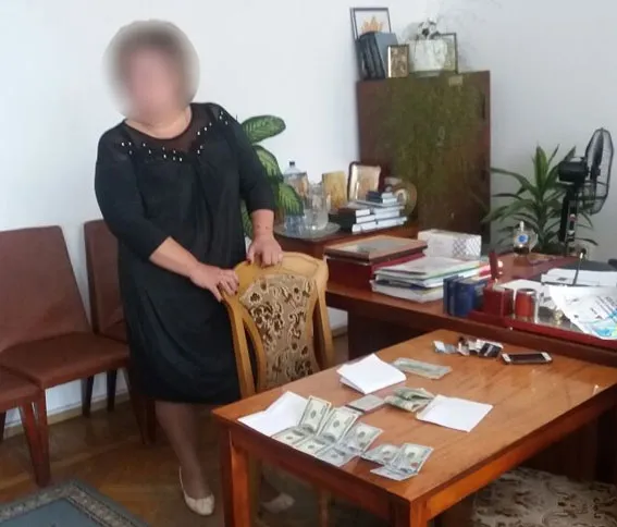 Горохівські посадовці-хабарники заплатили заставу і вийшли з-під варти (фото)