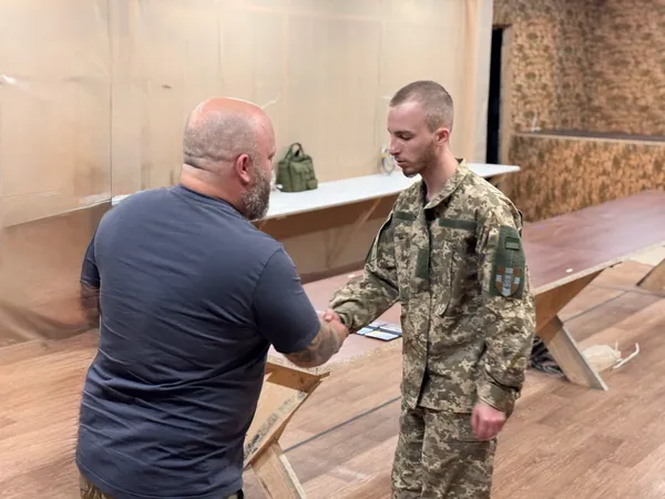 Бійців волинської «Сталевої Сотки» нагородили відзнаками «Захиснику Луганщини» (фото)