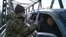 На українському кордоні приїжджим почали міряти температуру