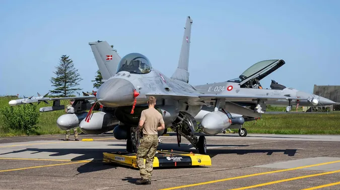 Україна, ймовірно, ще рік буде без пілотів F-16, – WP