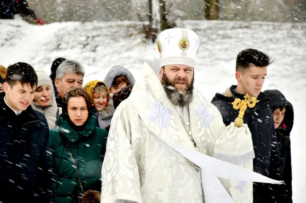 Як у Луцьку віряни занурювалися на свято Хрещення (фото)